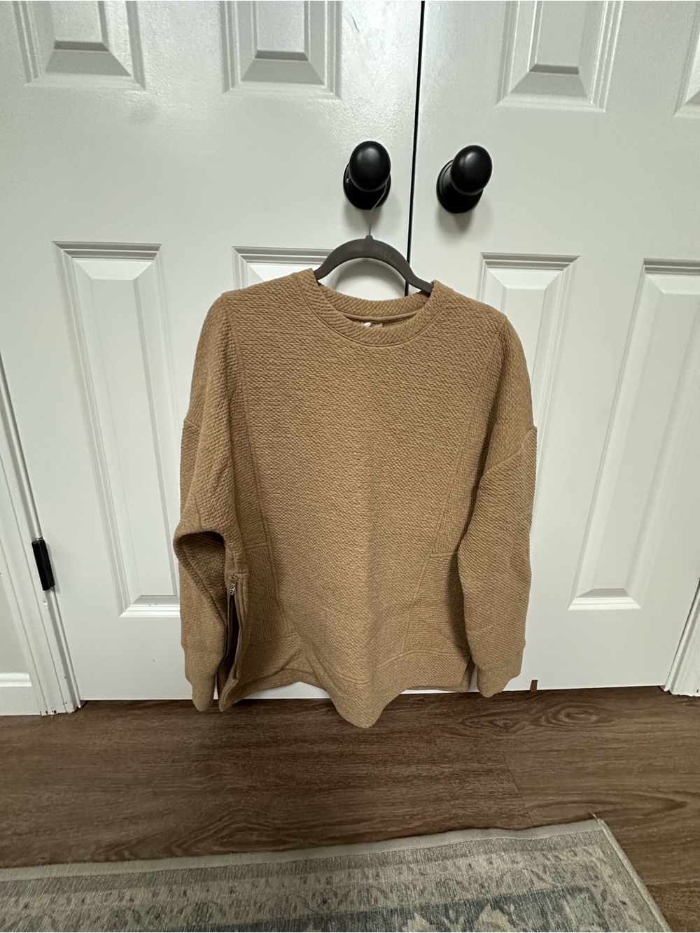 CALIA by Carrie Underwood Textured Crewneck Sweatshirt in Camel Brown